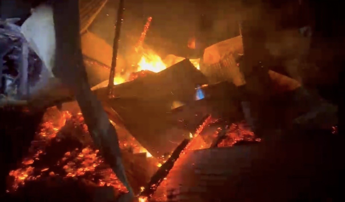 Osmaniye’de samanlık yangını itfaiye ekiplerince söndürüldü